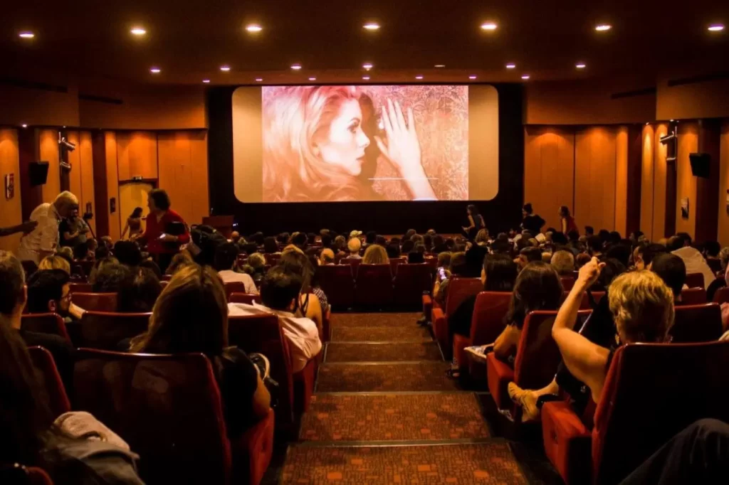 واردات السينما في العام 2015 بلغت 38 بليون دولار، بزيادة 5% عن العام 2014